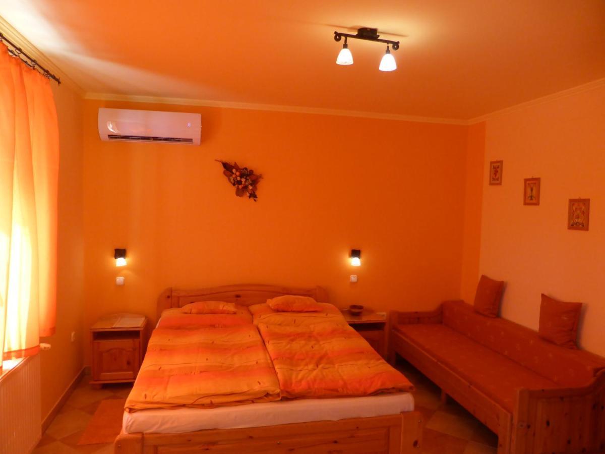 Napfeny Apartman Es Vendeghaz Egerszalók Exterior foto
