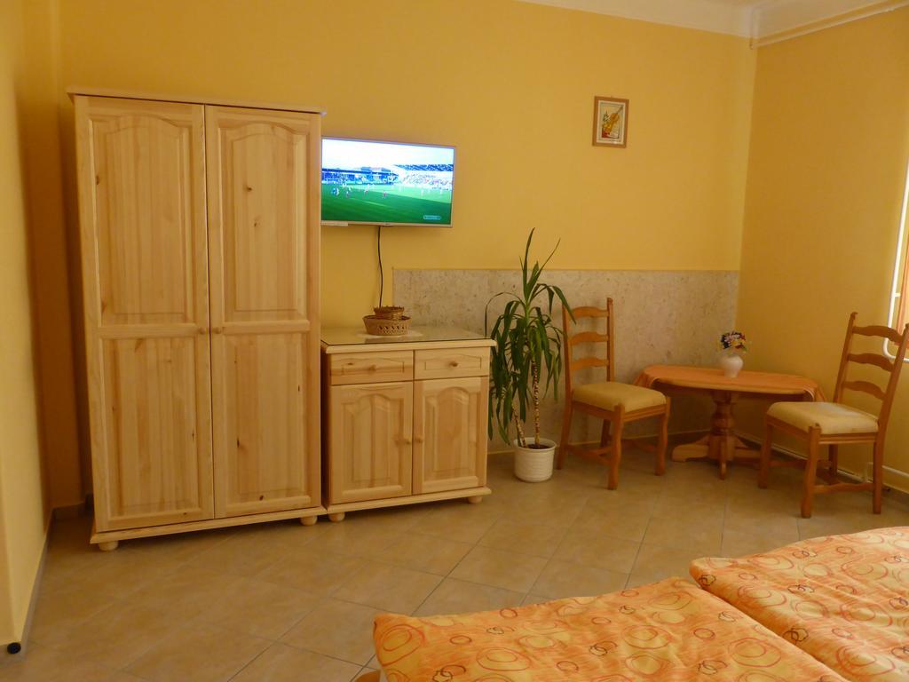 Napfeny Apartman Es Vendeghaz Egerszalók Exterior foto