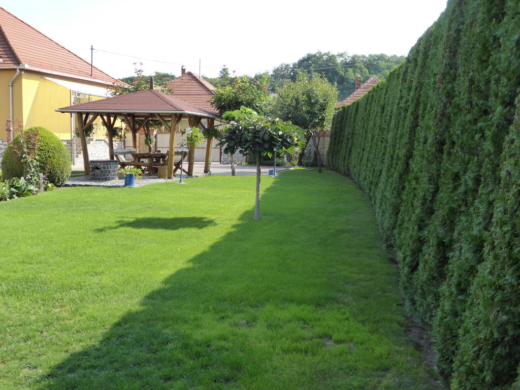 Napfeny Apartman Es Vendeghaz Egerszalók Exterior foto