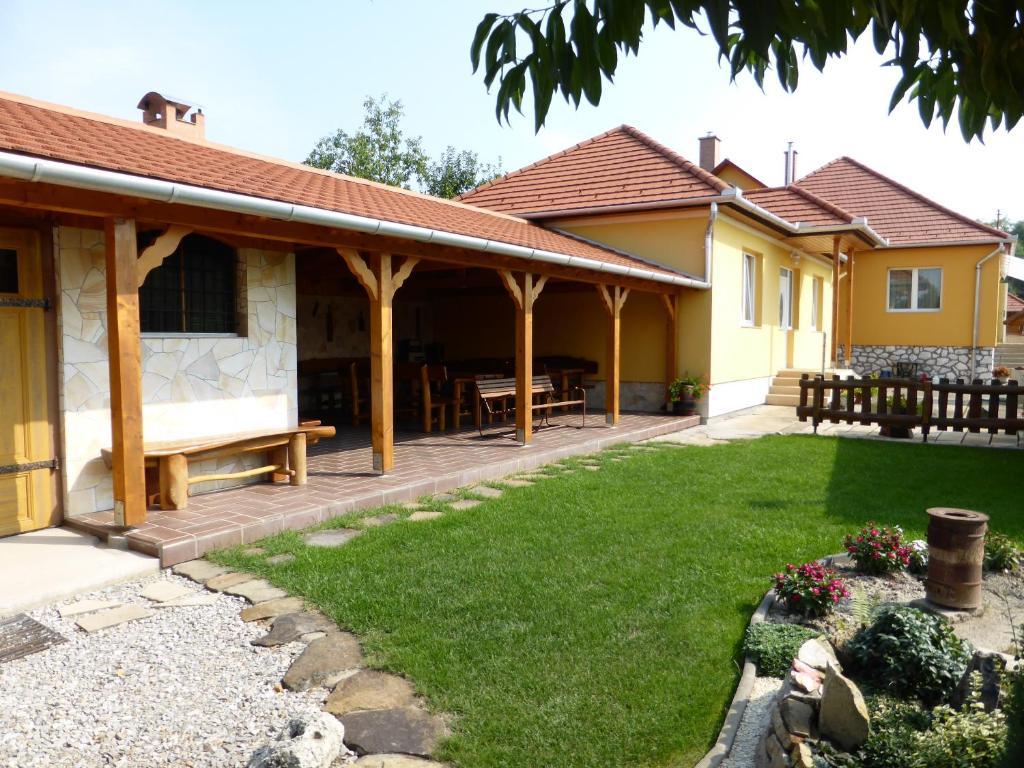 Napfeny Apartman Es Vendeghaz Egerszalók Exterior foto