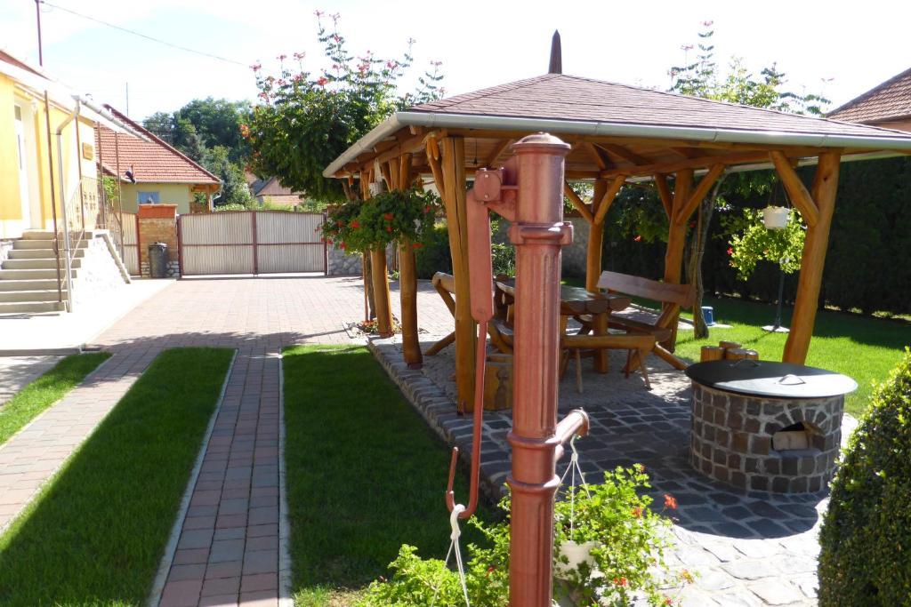 Napfeny Apartman Es Vendeghaz Egerszalók Exterior foto