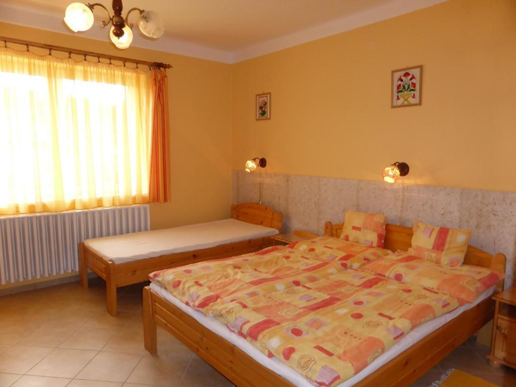 Napfeny Apartman Es Vendeghaz Egerszalók Zimmer foto
