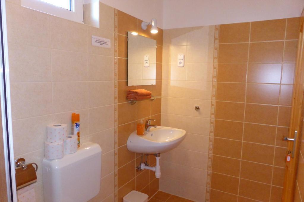 Napfeny Apartman Es Vendeghaz Egerszalók Zimmer foto